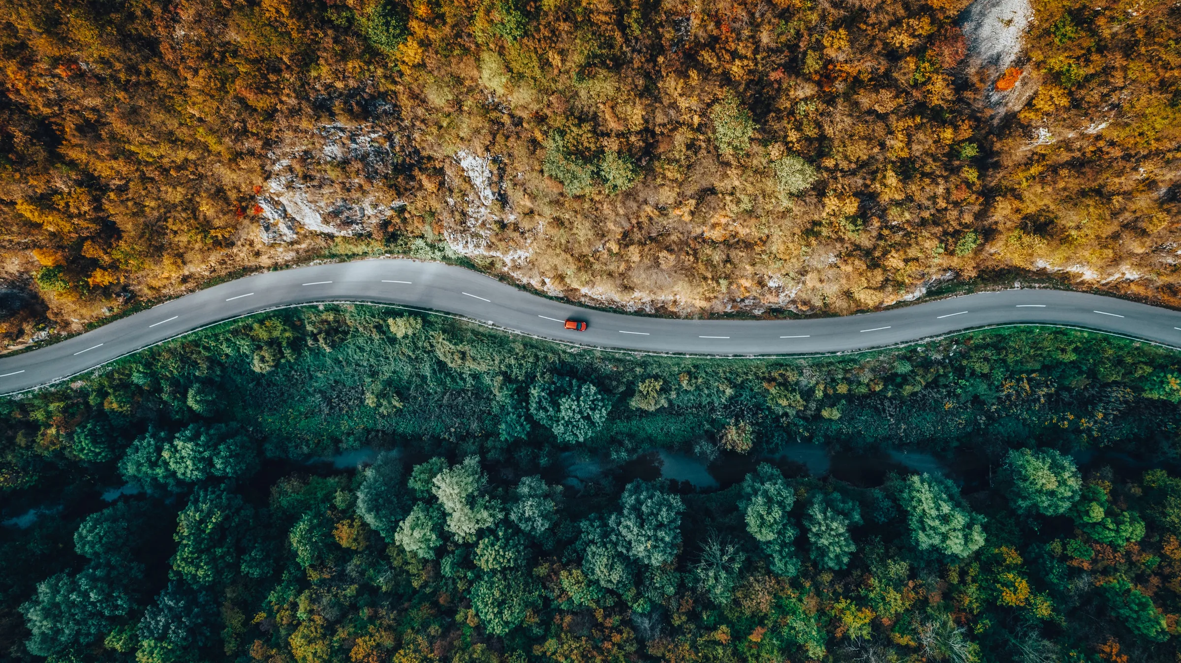 Hero: a wide coach-touring landscape